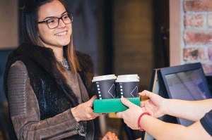 girl_buying_coffee