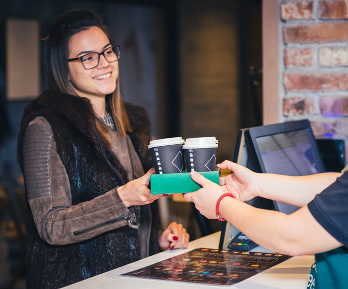 Girl_buying_coffee_700x583 Girl_buying_coffee_700x583