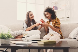 girlfriends-exchanging-christmas-gifts_1200x800