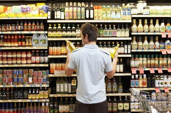 young-guy-in-grocery-store